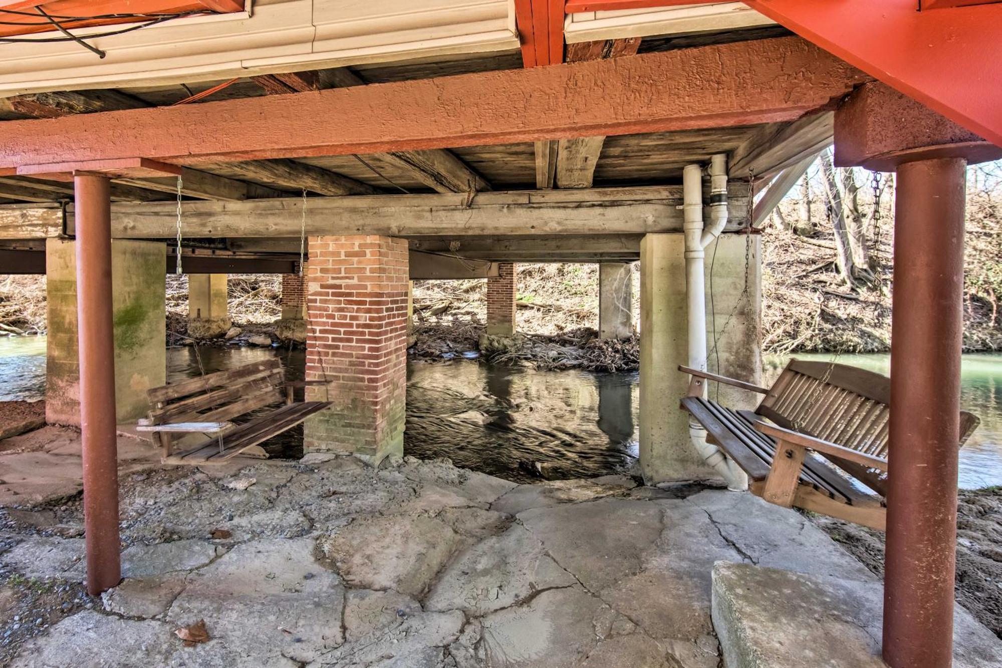 Runningwater Apartment In Lancaster With Deck エクステリア 写真