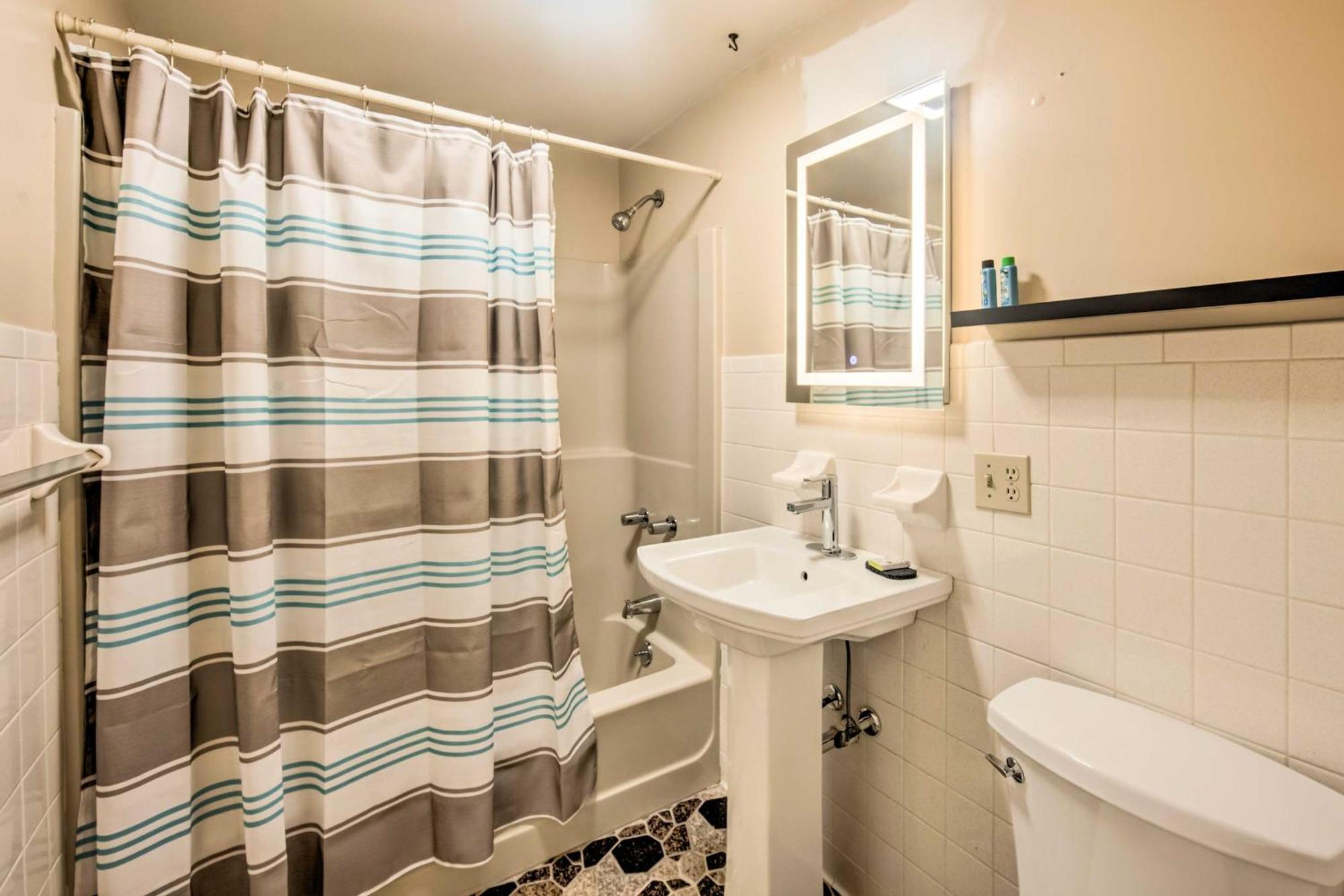 Runningwater Apartment In Lancaster With Deck エクステリア 写真
