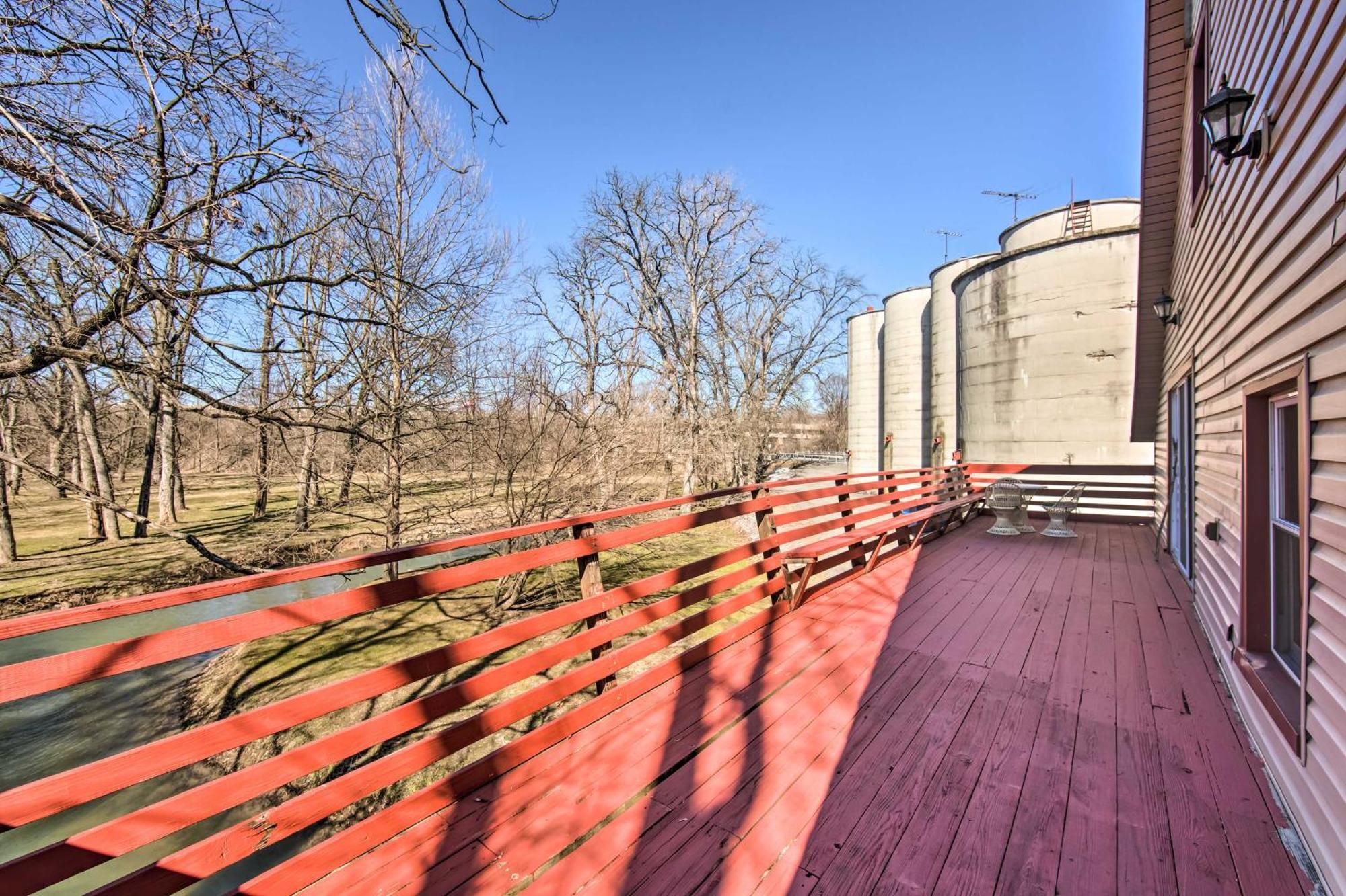 Runningwater Apartment In Lancaster With Deck エクステリア 写真