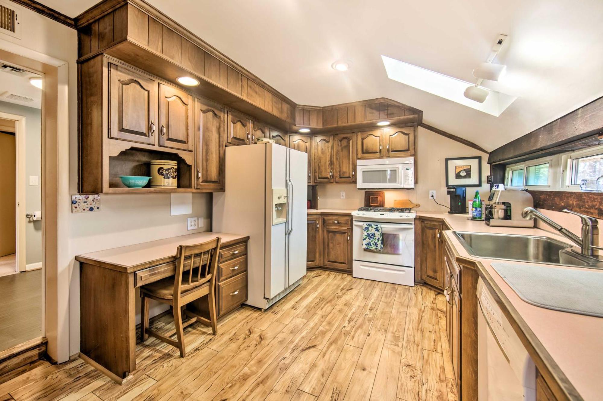 Runningwater Apartment In Lancaster With Deck エクステリア 写真