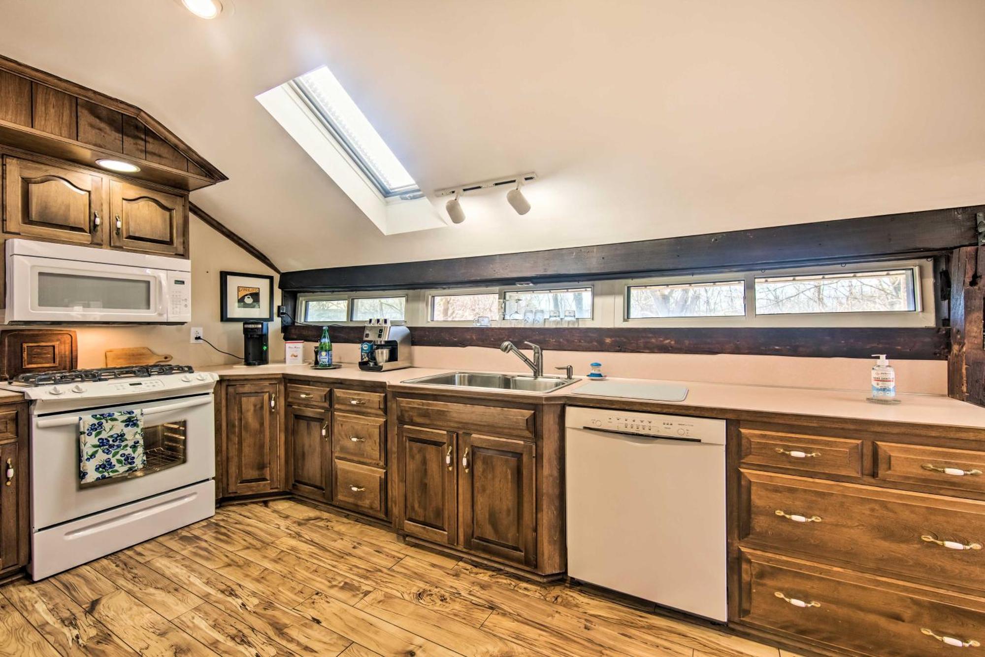 Runningwater Apartment In Lancaster With Deck エクステリア 写真