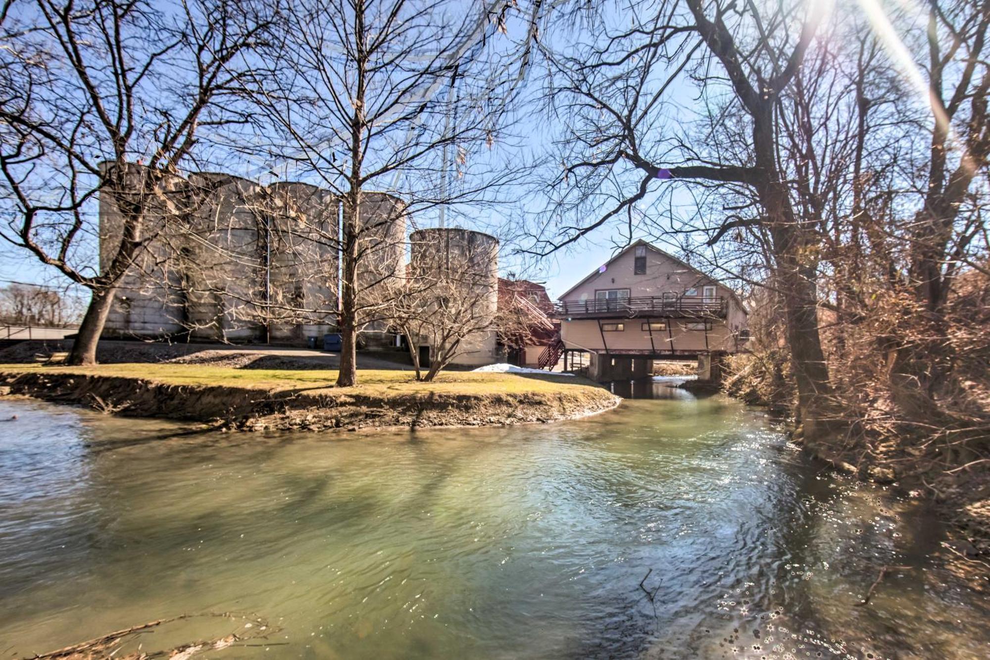 Runningwater Apartment In Lancaster With Deck エクステリア 写真